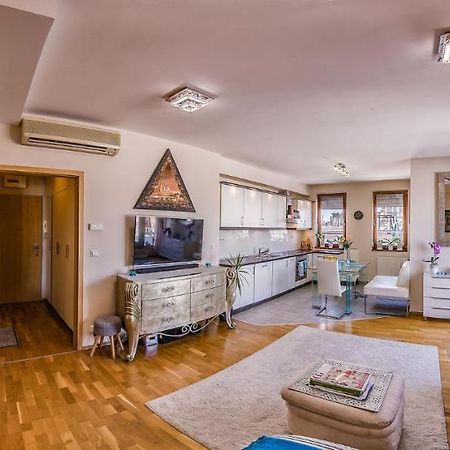 Budapest Top Apartment With Private 90 Sqm Rooftop, Free Parking And Air Condition Esterno foto