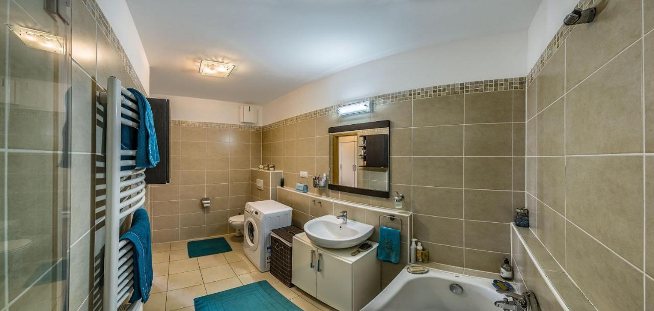 Budapest Top Apartment With Private 90 Sqm Rooftop, Free Parking And Air Condition Esterno foto